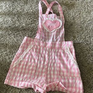 This outfit is perfect for summer and super adorable